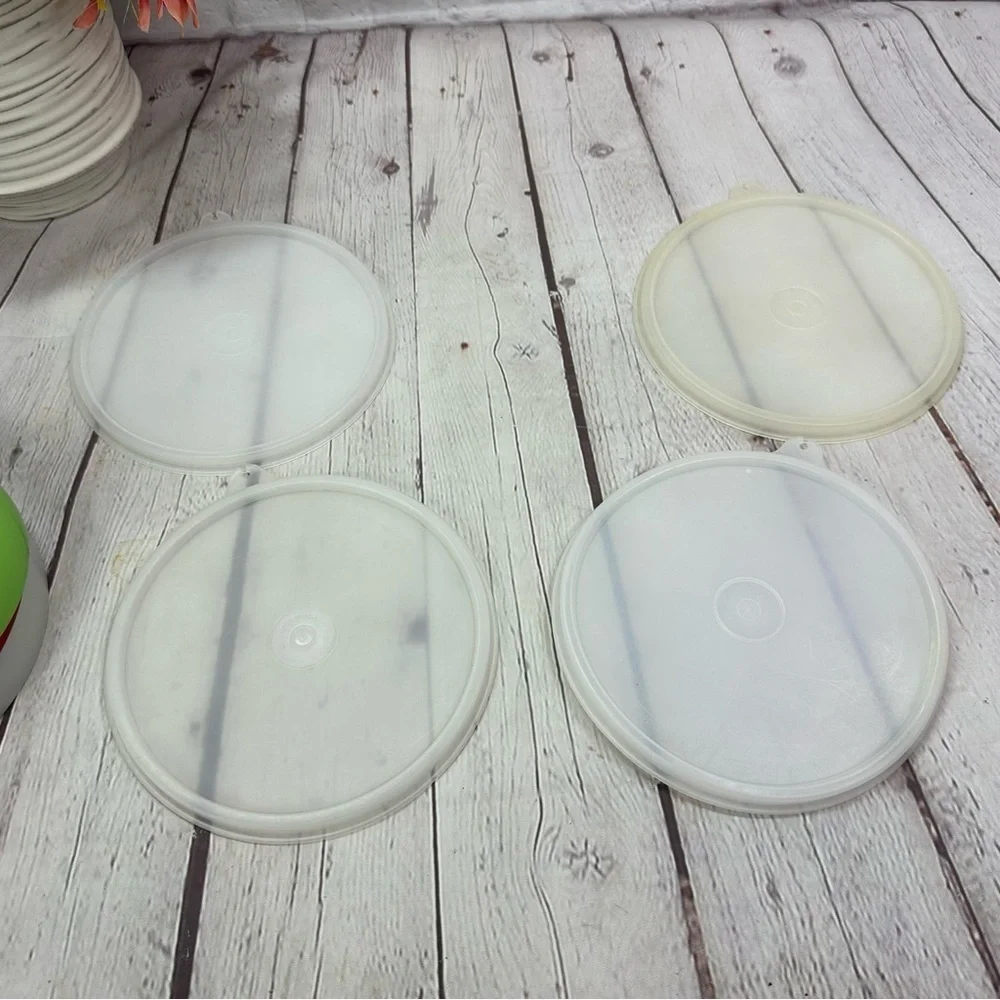 tupperware cereal Bowls with seals 